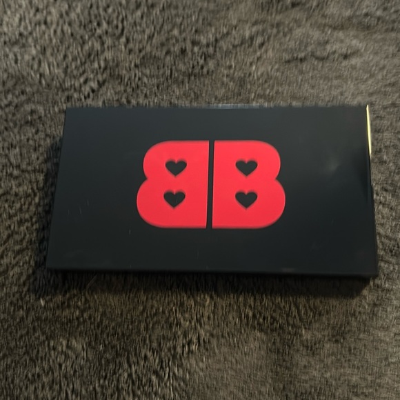 4 Eyeshadow palettes and MAC highlighter palette - Picture 15 of 16